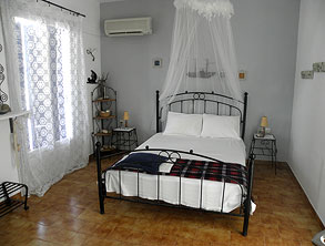 the bedroom at Litsa Malli rooms Pollonia Milos Greece